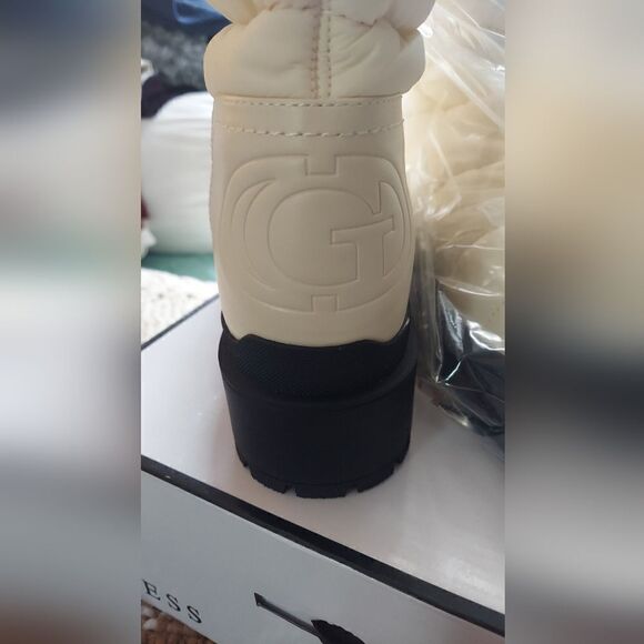 NWT Guess Women’s Leeda 2 Cold Weather Winter Snow Boots Ivory Size 9 - Picture 11 of 16